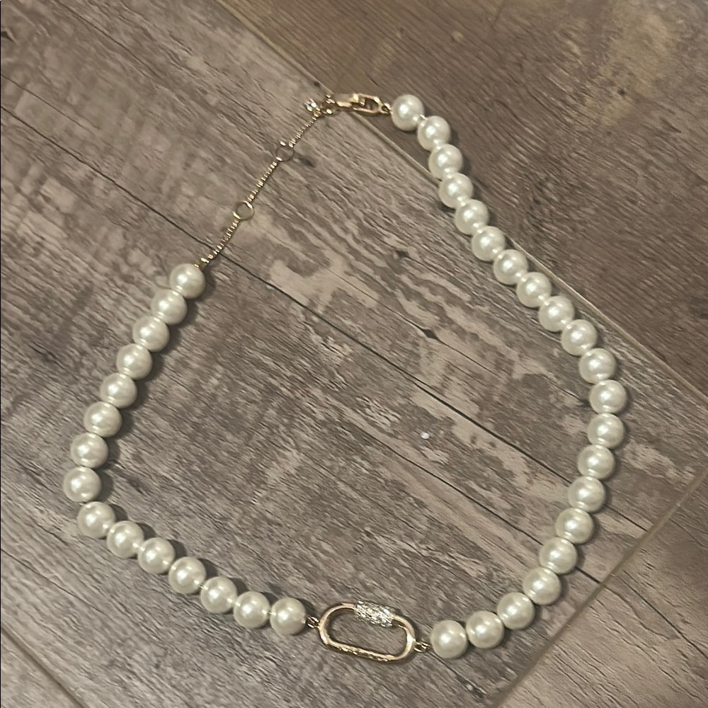 NWOT Elegant Karl Lagerfeld White Pearl Necklace with Gold Clasp